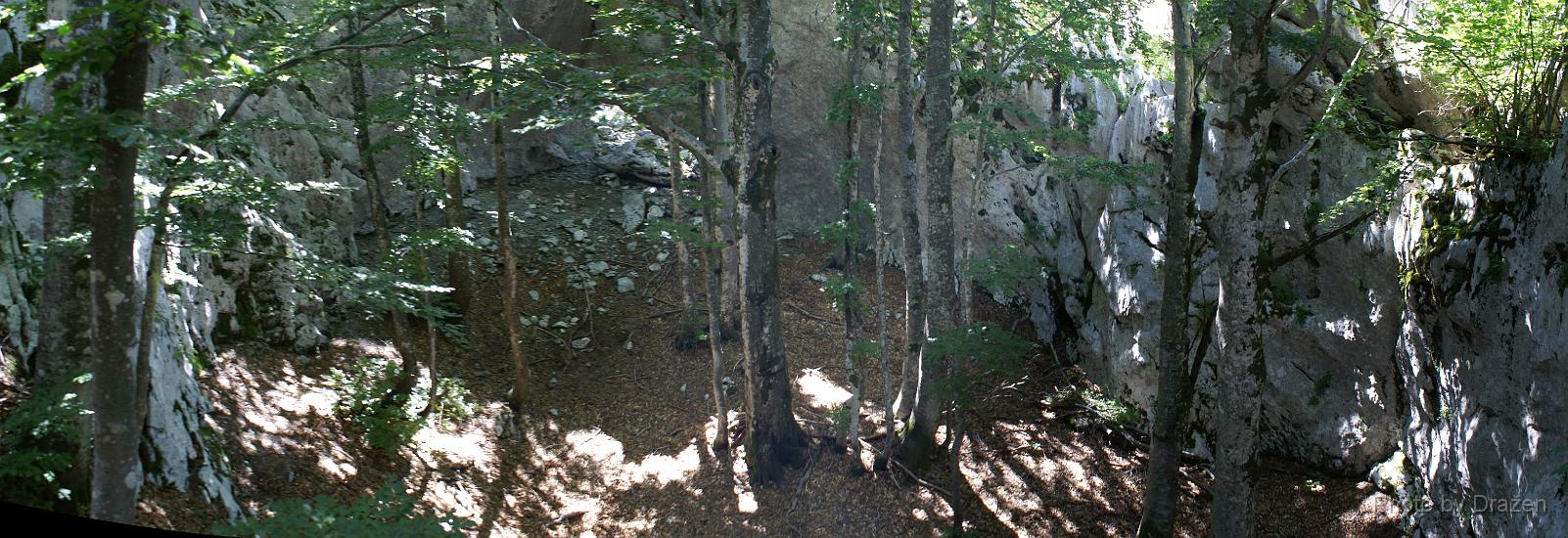 DSC03111-DSC03113-crop.jpg - Amfiteatar on trail between Kiza and Zuti kuk in Dabarski kukovi