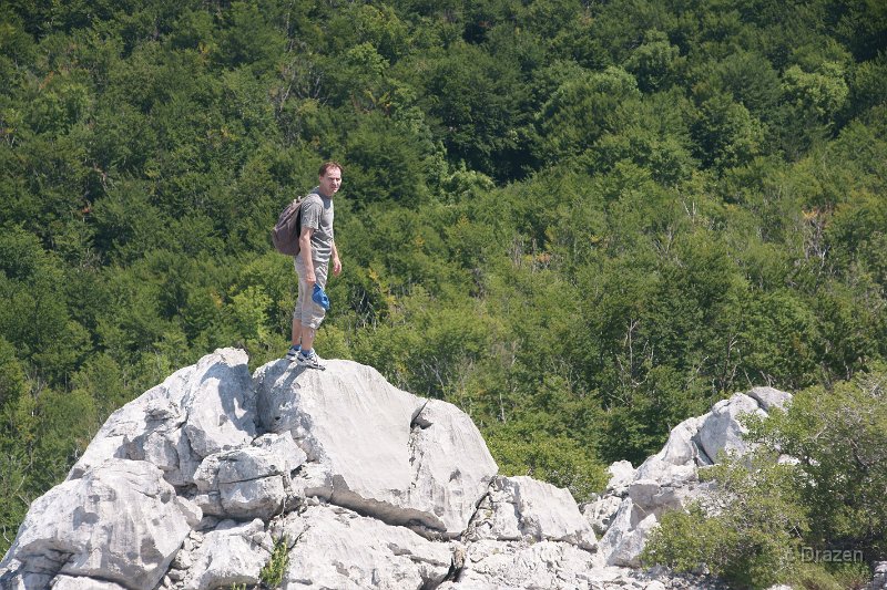 DSC06306.JPG - Jozo, stijena i šuma