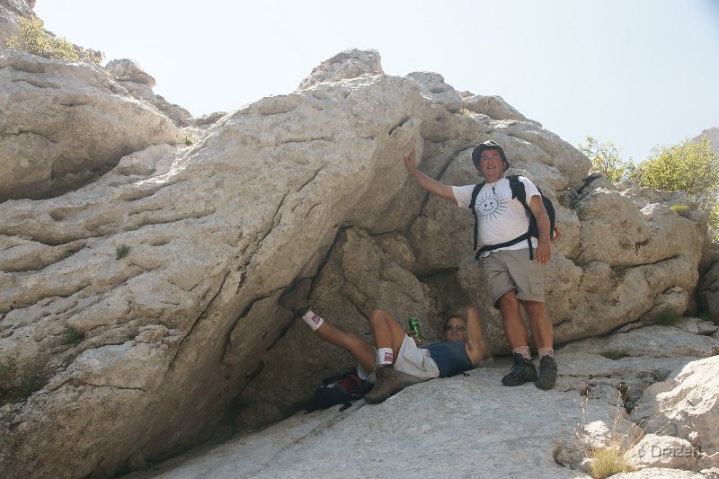 DSC06329.JPG - .. u hladu jasmina s pivom u ruci ležaše...